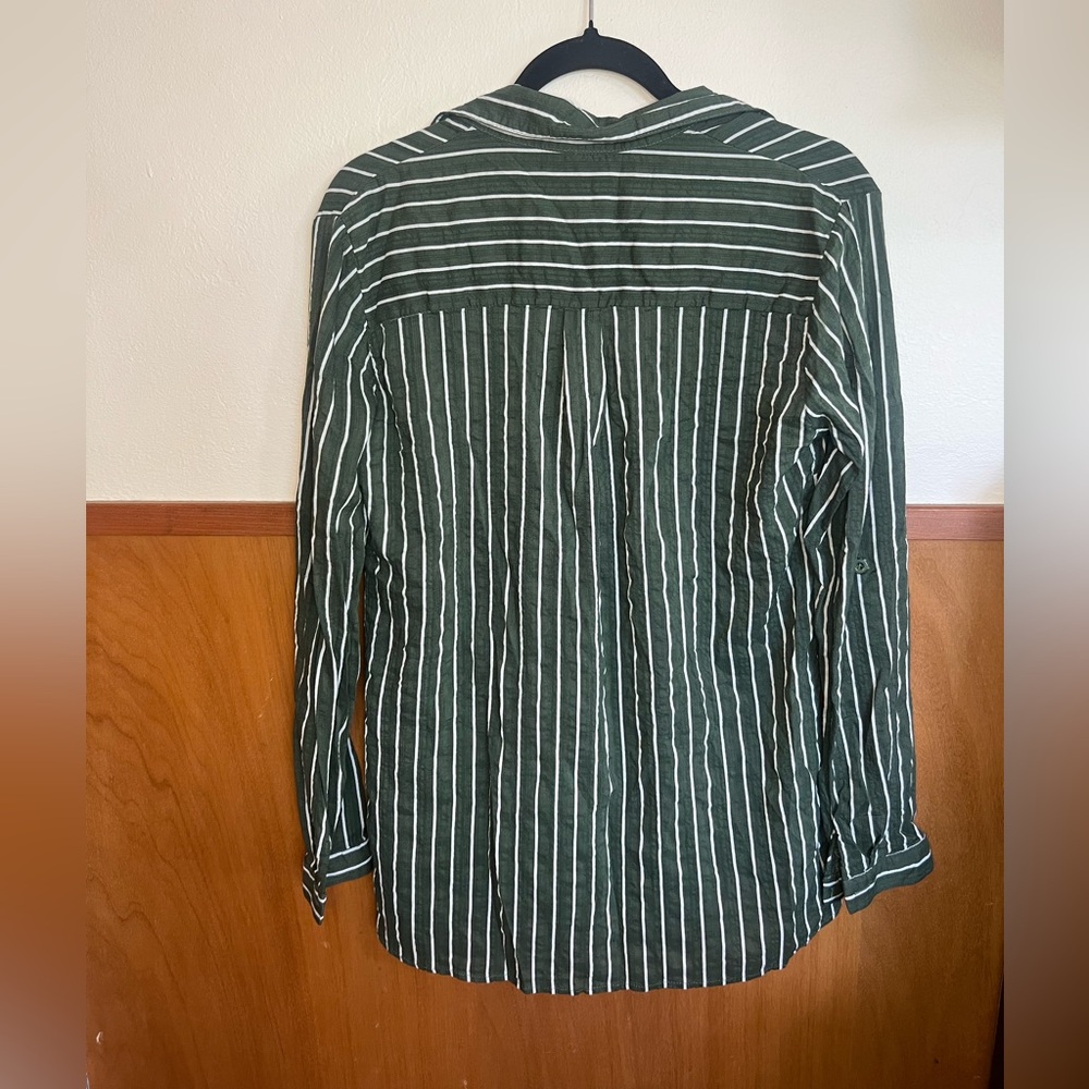 Button down - Picture 2 of 3